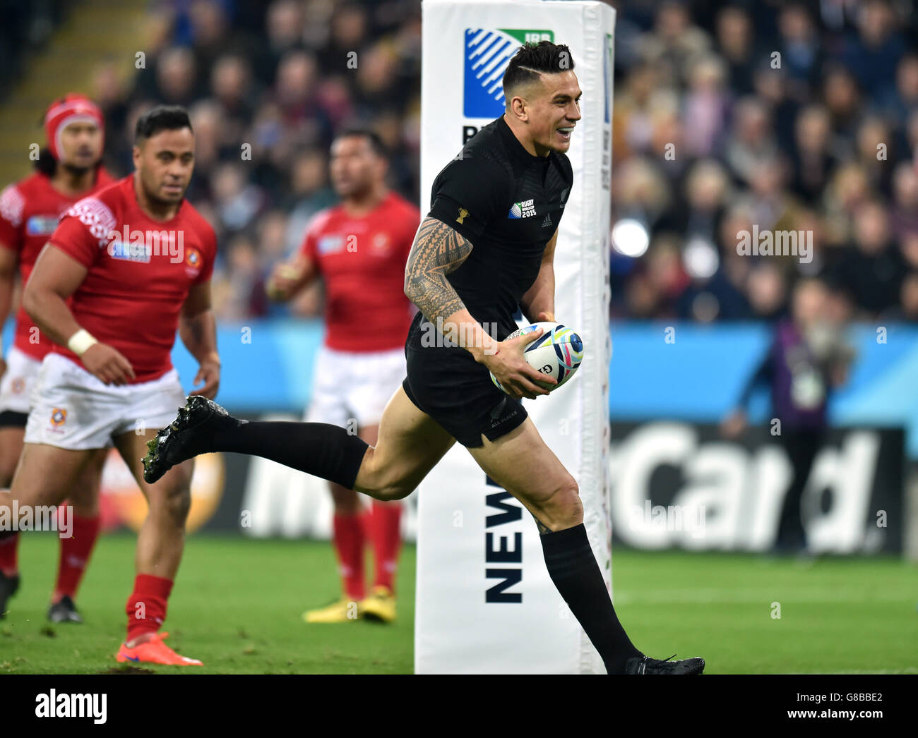 Rugby Union - Rugby World Cup 2015 - Pool C - New Zealand v Tonga - St James' Park. New Zealand's Sonny Bill Williams scores a try during the World Cup match at St James' Park, Newcastle. Stock Photo
