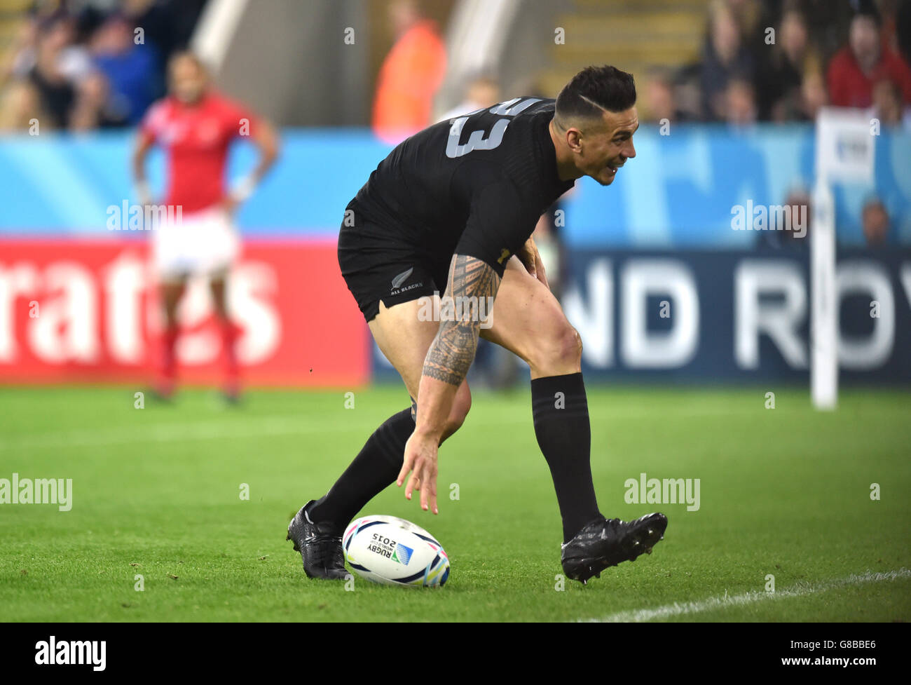 New Zealand's Sonny Bill Williams scores a try during the World Cup match at St James' Park, Newcastle. Stock Photo