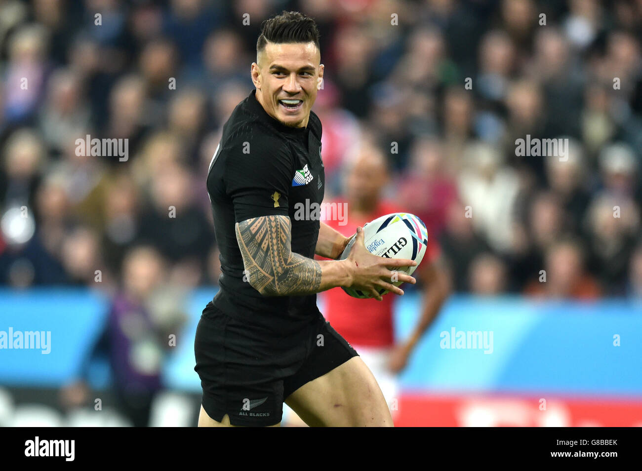 New Zealand's Sonny Bill Williams scores a try during the World Cup match at St James' Park, Newcastle. Stock Photo