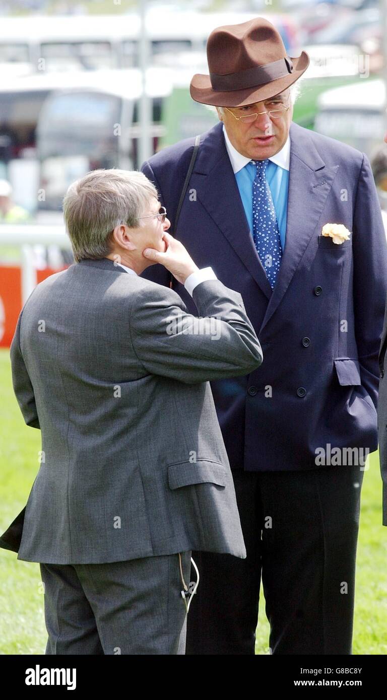 Horse Racing - Vodafone Ladies Day - Epsom Downs Racecourse Stock Photo