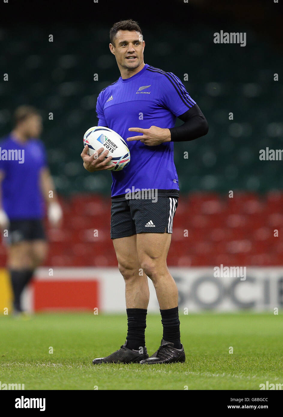 Dan carter all blacks 2015 hi-res stock photography and images - Alamy