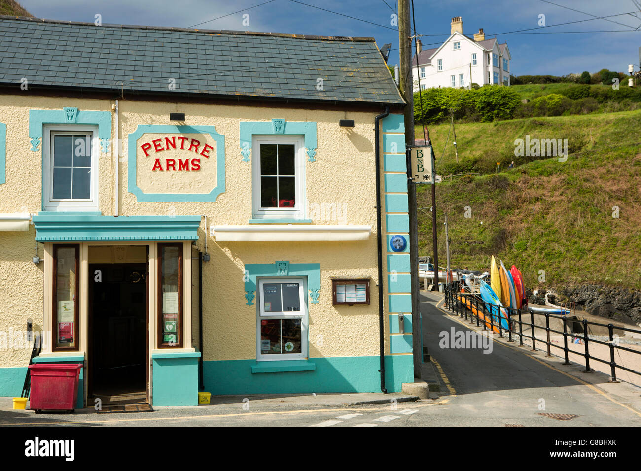 UK, Wales, Ceredigion, Llangrannog, Village, Dylan Thomas Trail, Pentre Arms Public House on seafront Stock Photo