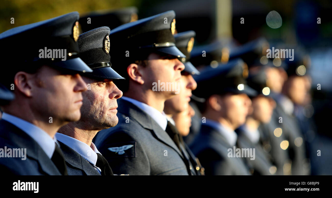 RAF personnel pay their respects at RAF Brize Norton in Oxfordshire following the repatriation of Flight Lieutenant Alan Scott and Flight Lieutenant Geraint 'Roly' Roberts, who died after their Puma Mk 2 helicopter crashed while landing at Nato's Resolute Support mission headquarters in Kabul, Afghanistan. Stock Photo