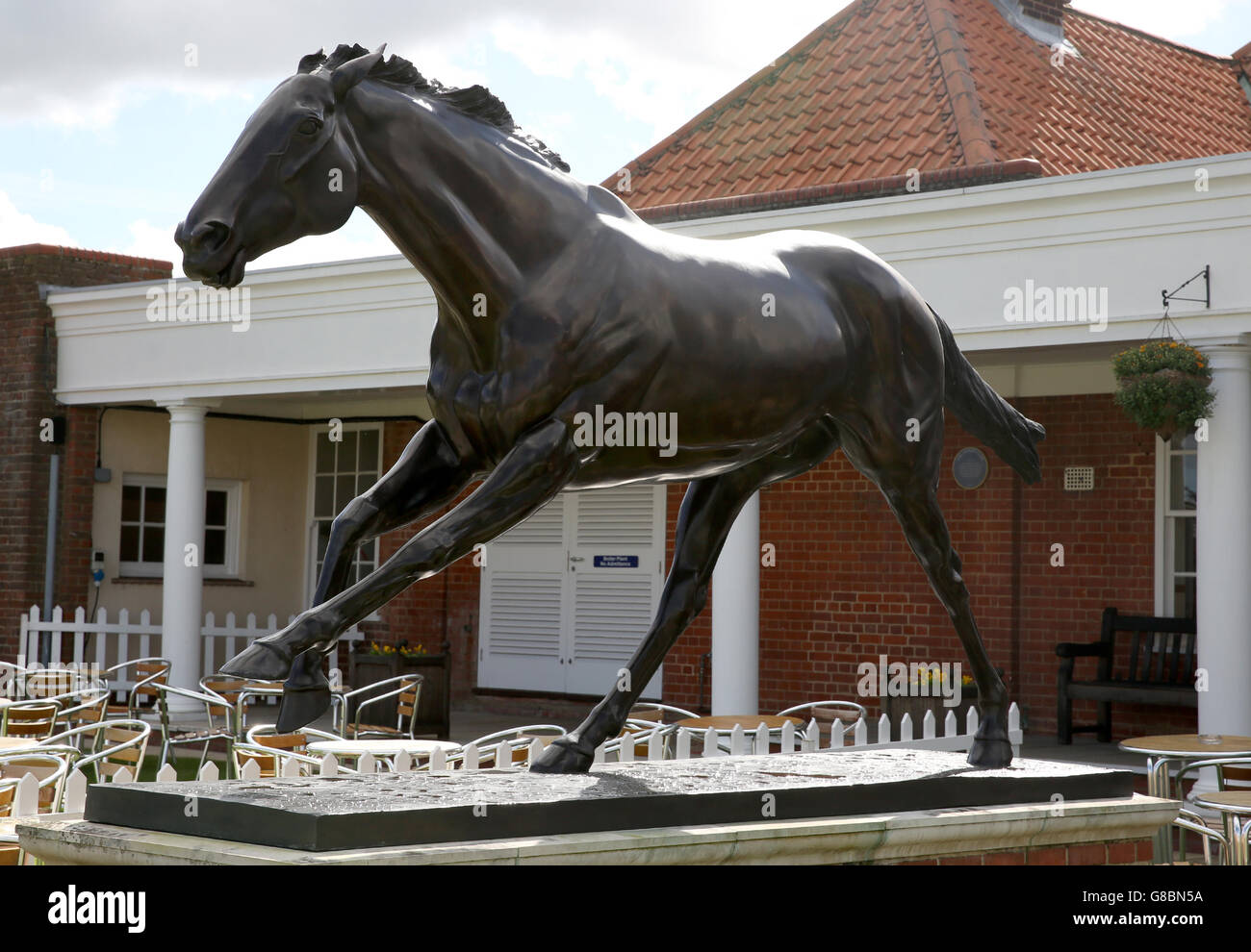 Horse Racing - The Cambridgeshire Meeting - Day One - Newmarket Racecourse. A general view of a statue of Persian Punch during day one of The Cambridgeshire Meeting at Newmarket Racecourse. Stock Photo