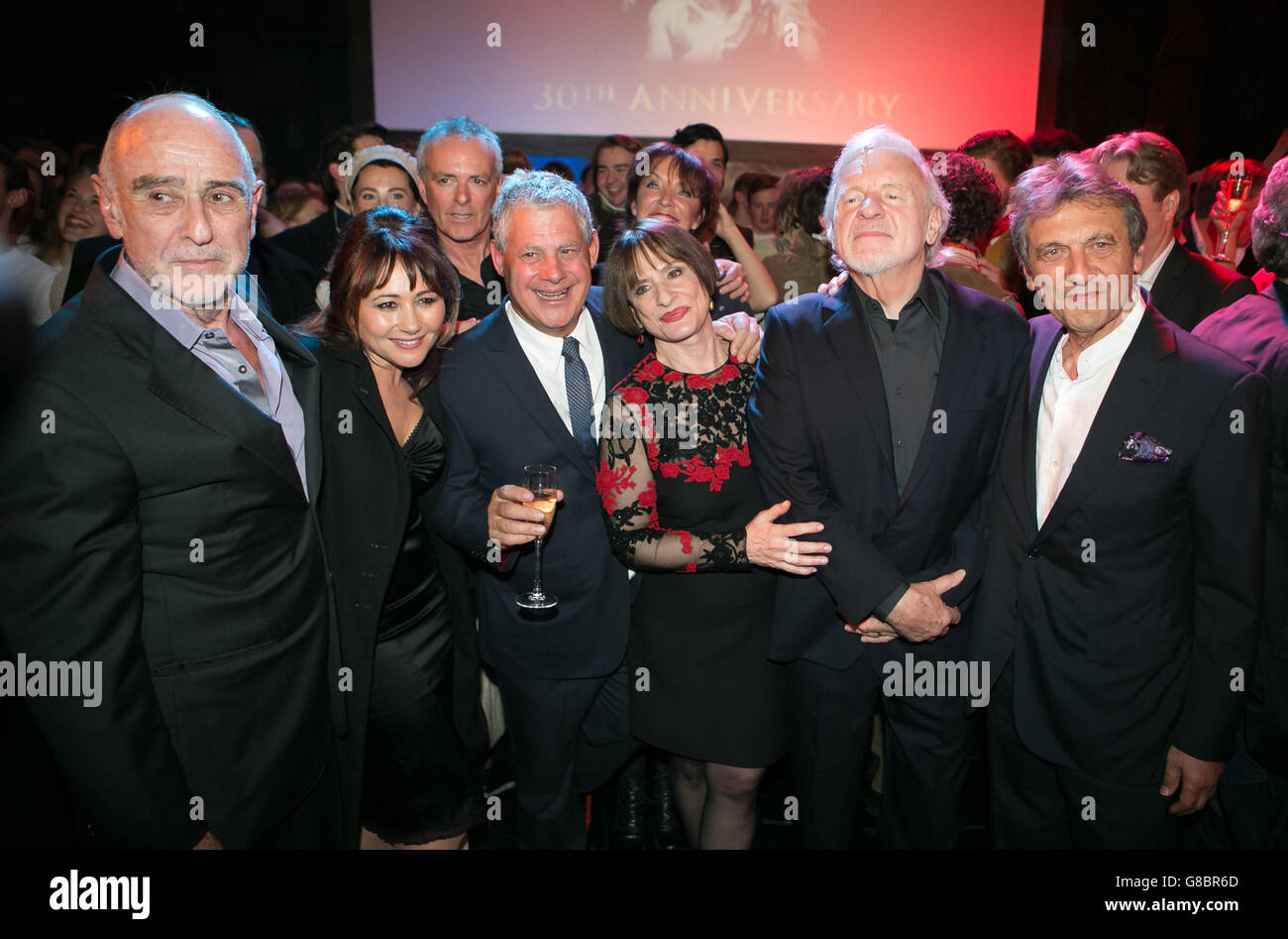 (From the left) Claude-Michel Schonberg, Frances Ruffelle, Cameron Mackintosh, Patti Lupone, Colm Wilkinson, pose together on the stage at the closing ceremony for the Les Miserables 30th Anniversary Gala Performance at the Queen's Theatre, London, in aid of Save The Children. Stock Photo