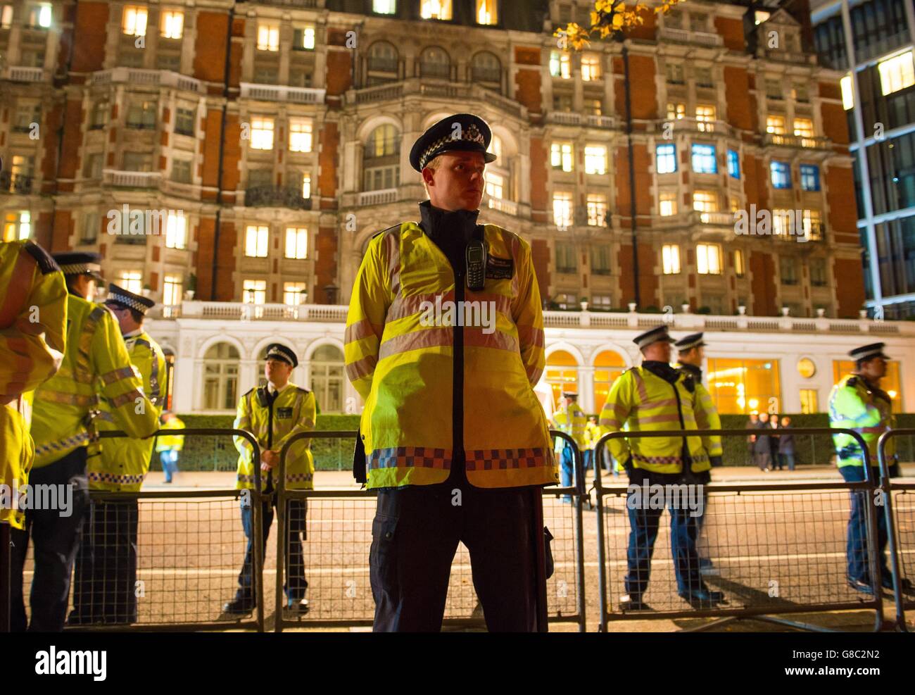 Police outside the Mandarin Oriental Hotel, in Knightsbridge, London, where President of China Xi Jinping is spending the first night of his state visit to the UK. Stock Photo