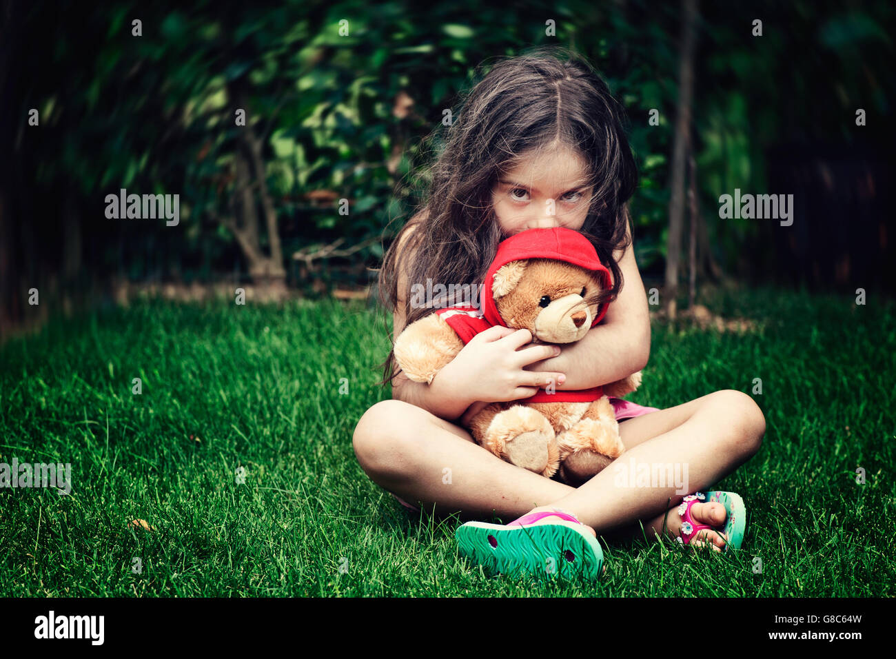 Little girl hugging her teddy Stock Photo - Alamy
