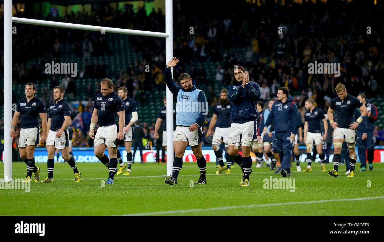 Australia acknowledge crowd after hi-res stock photography and images ...