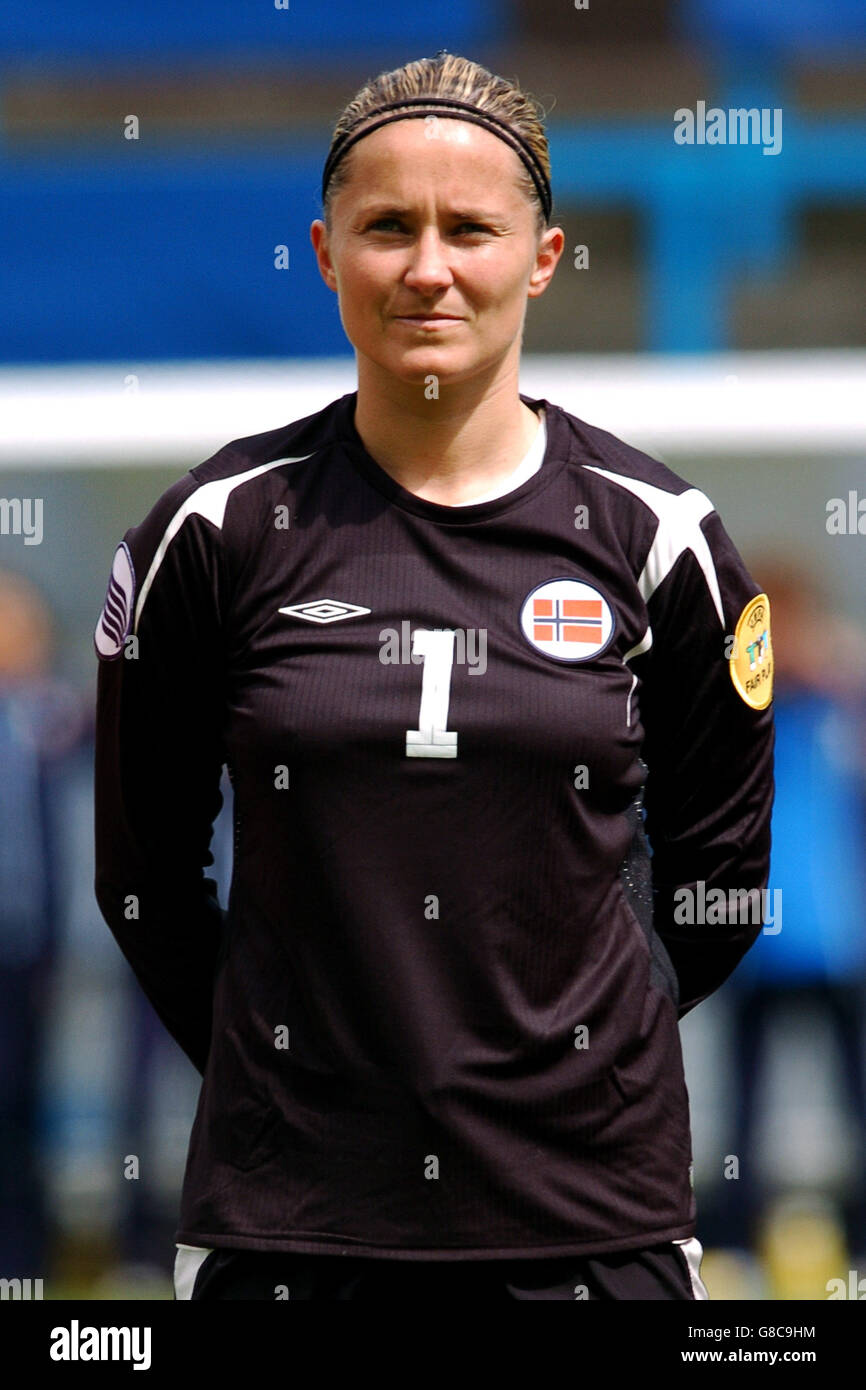 Norway goalkeeper bente nordby hires stock photography and images Alamy