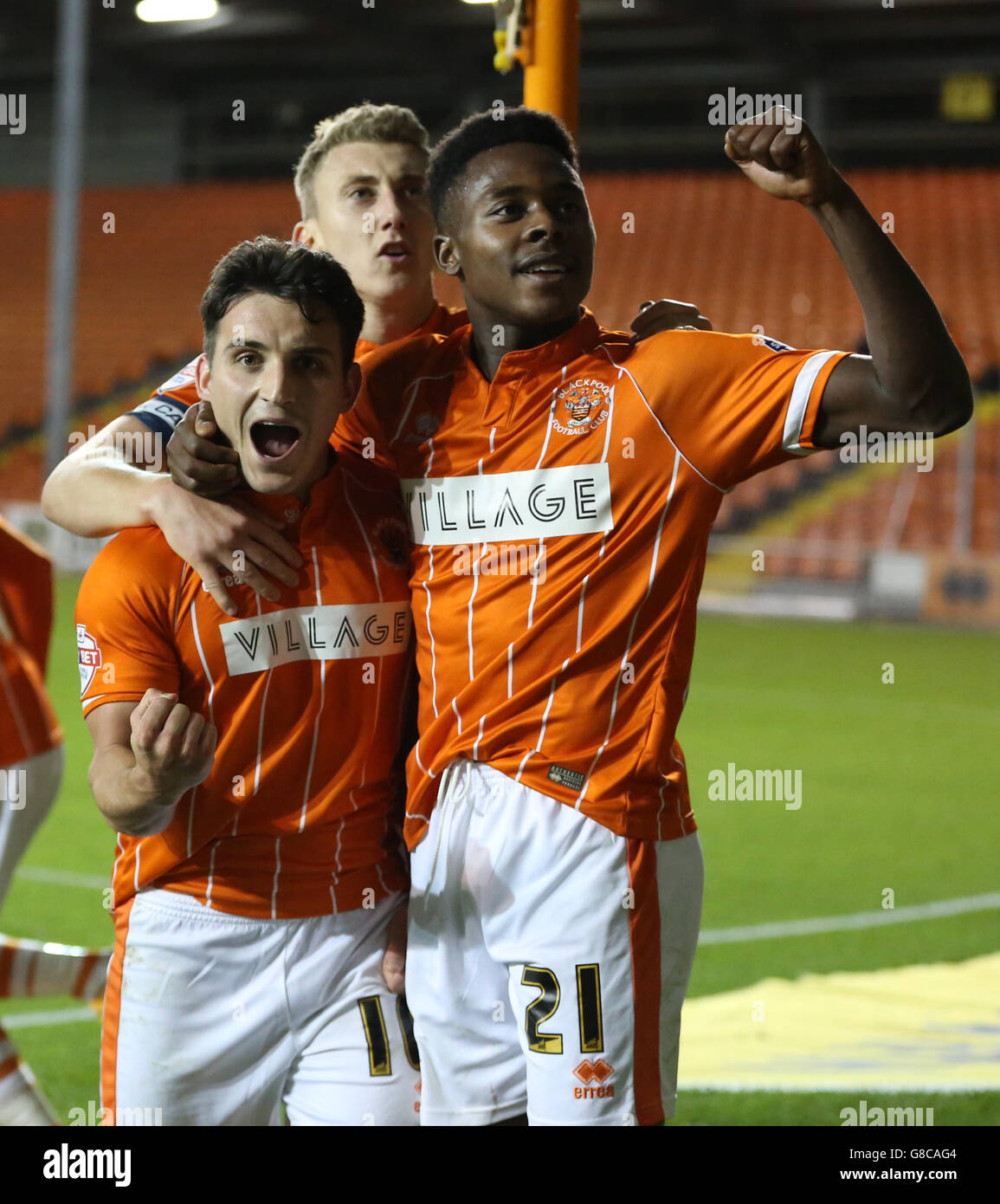 *ALTERNATE CROP* Blackpool's Jack Redshaw (left) celebrates scoring his side's first goal of the game Stock Photo
