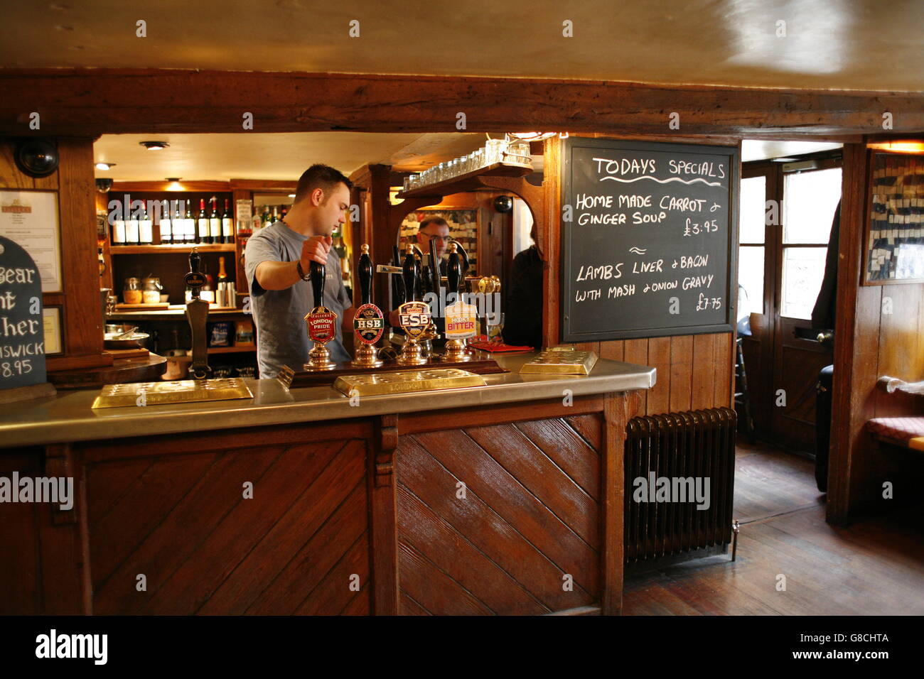 oxford-pubs-the-bear-claims-to-be-the-oldest-pub-in-oxford-built-in