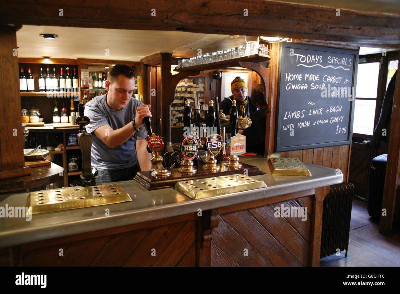 oxford-pubs-the-bear-claims-to-be-the-oldest-pub-in-oxford-built-in