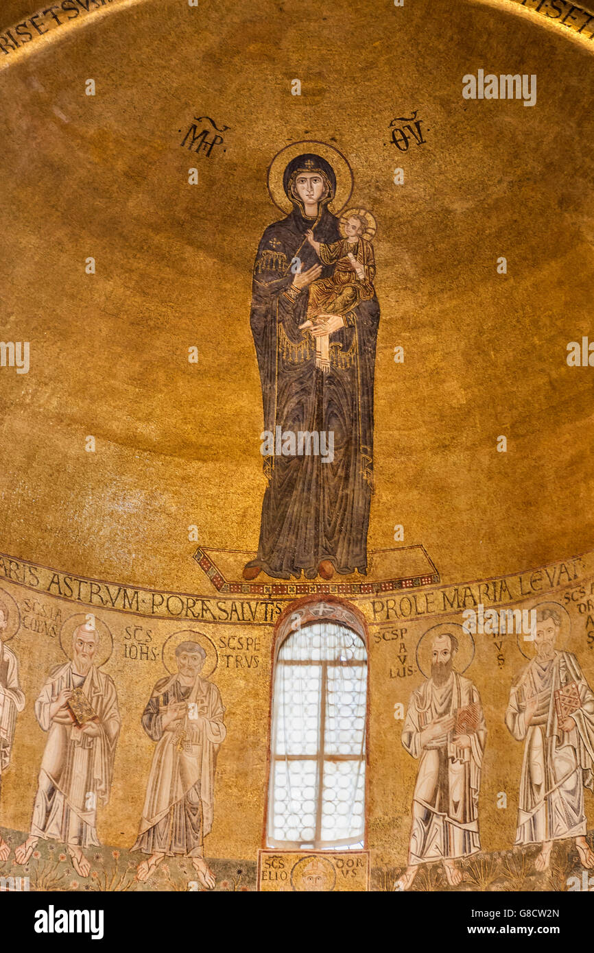 Cattedrale di Santa Maria Assunta, Torcello, Venice, Italy: the fine Byzantine mosaic of the Madonna col Bambino Stock Photo