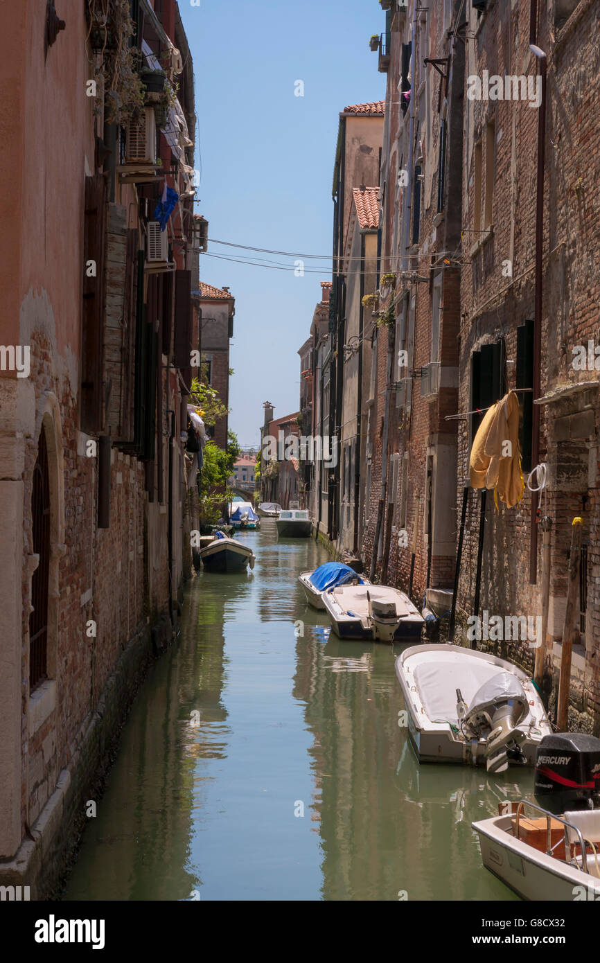 A quiet backwater canal, Rio Piccolo del Legname (Rio Toresele), Dorsoduro, Venice, Italy Stock Photo