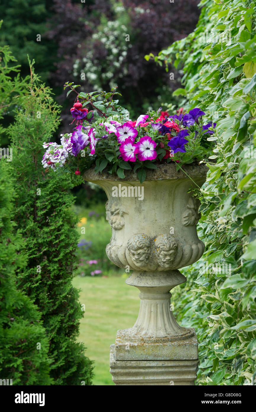 Flower urns hires stock photography and images Alamy