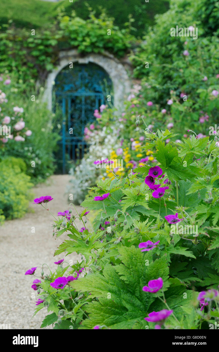 Walled garden gate hi-res stock photography and images - Alamy