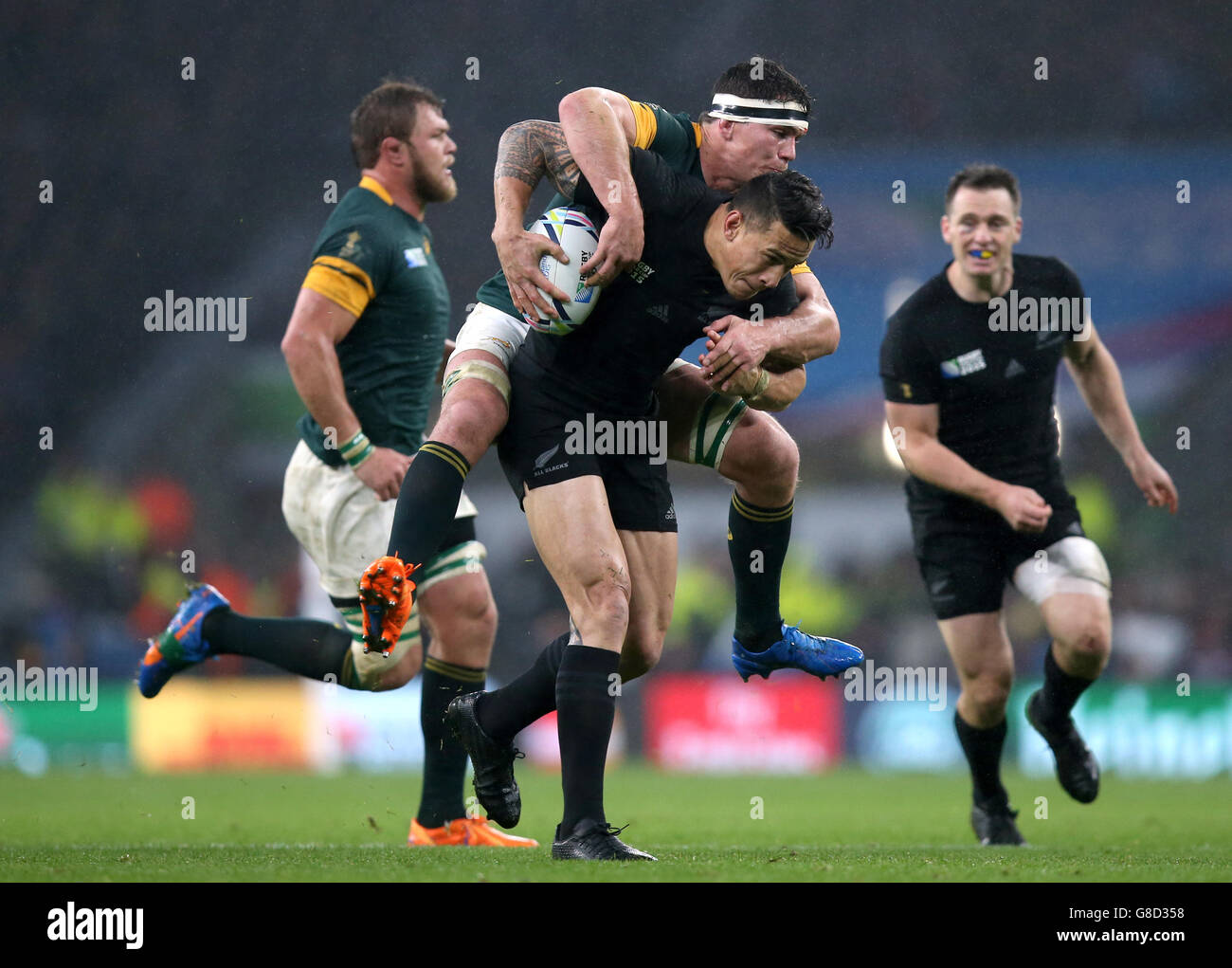New Zealand's Sonny Bill Williams attempts to shrug off South Africa's Francois Louw during the Rugby World Cup, Semi Final at Twickenham Stadium, London. Stock Photo