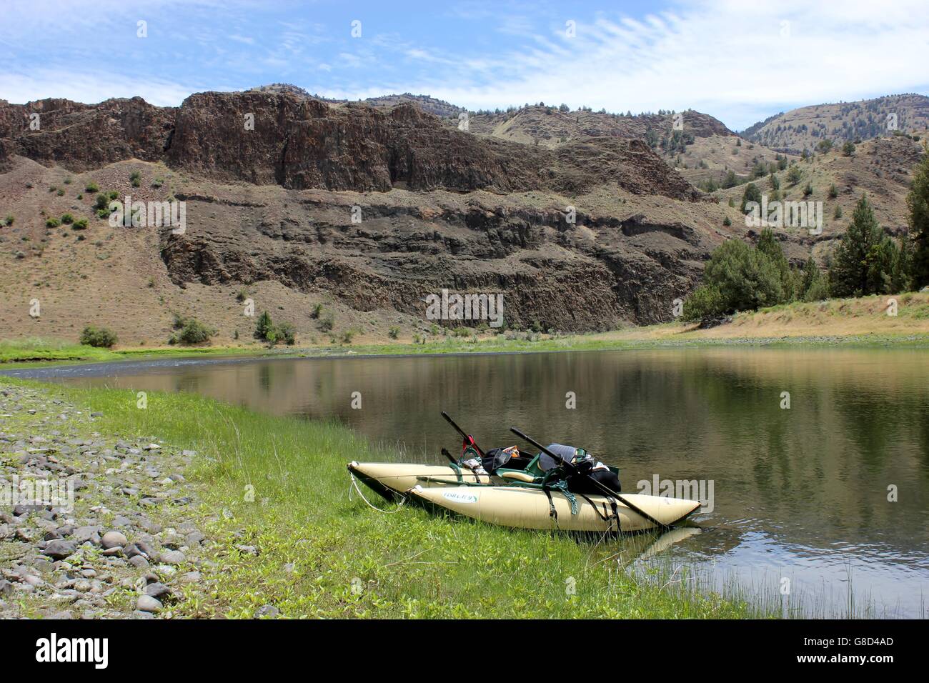 Float tube resting along the river bank, John Day, Oregon Stock Photo