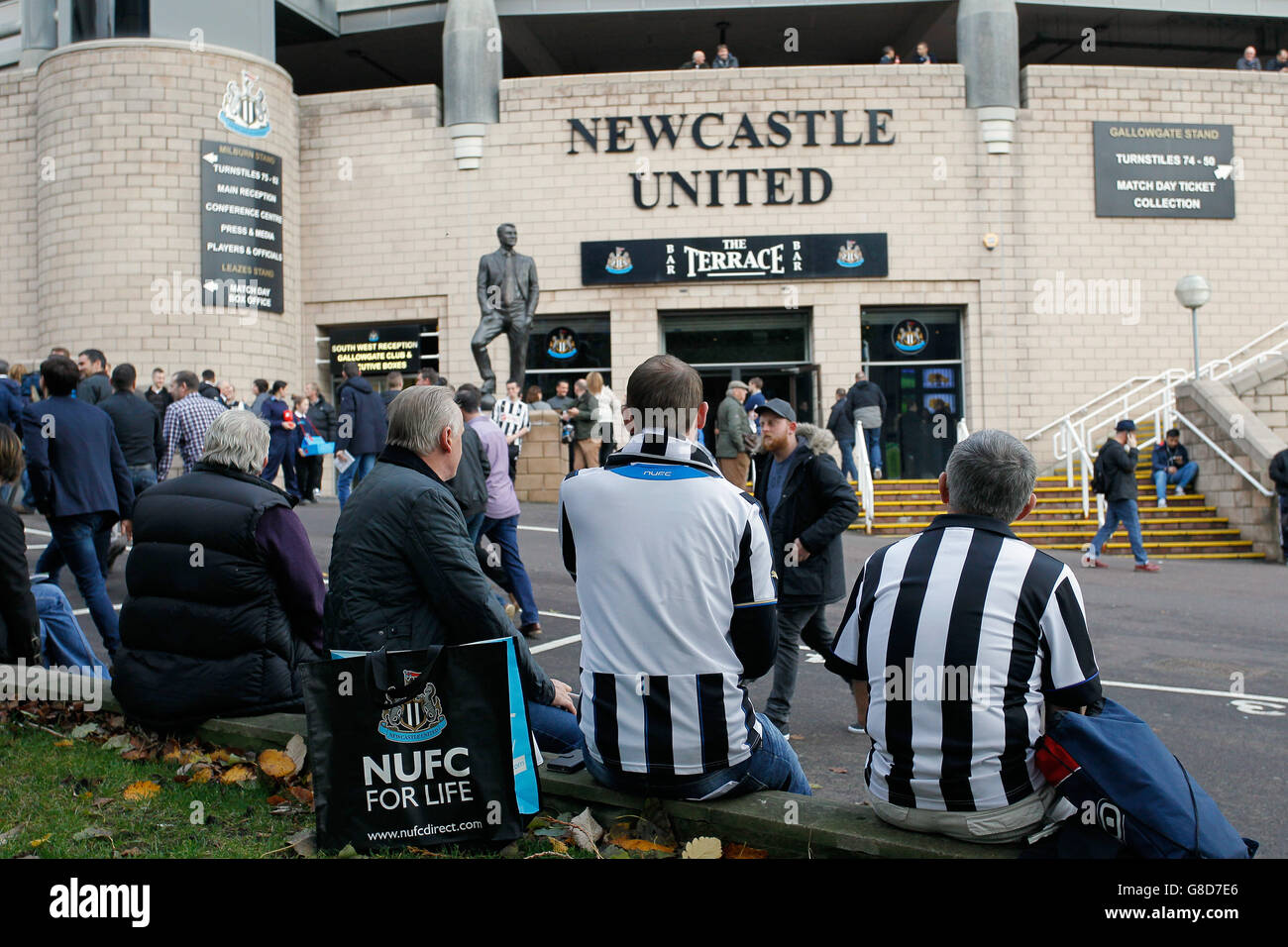 Soccer - Barclays Premier League - Newcastle United v Stoke City - St James' Park. Newcastle United fans outside St James' Park Stock Photo