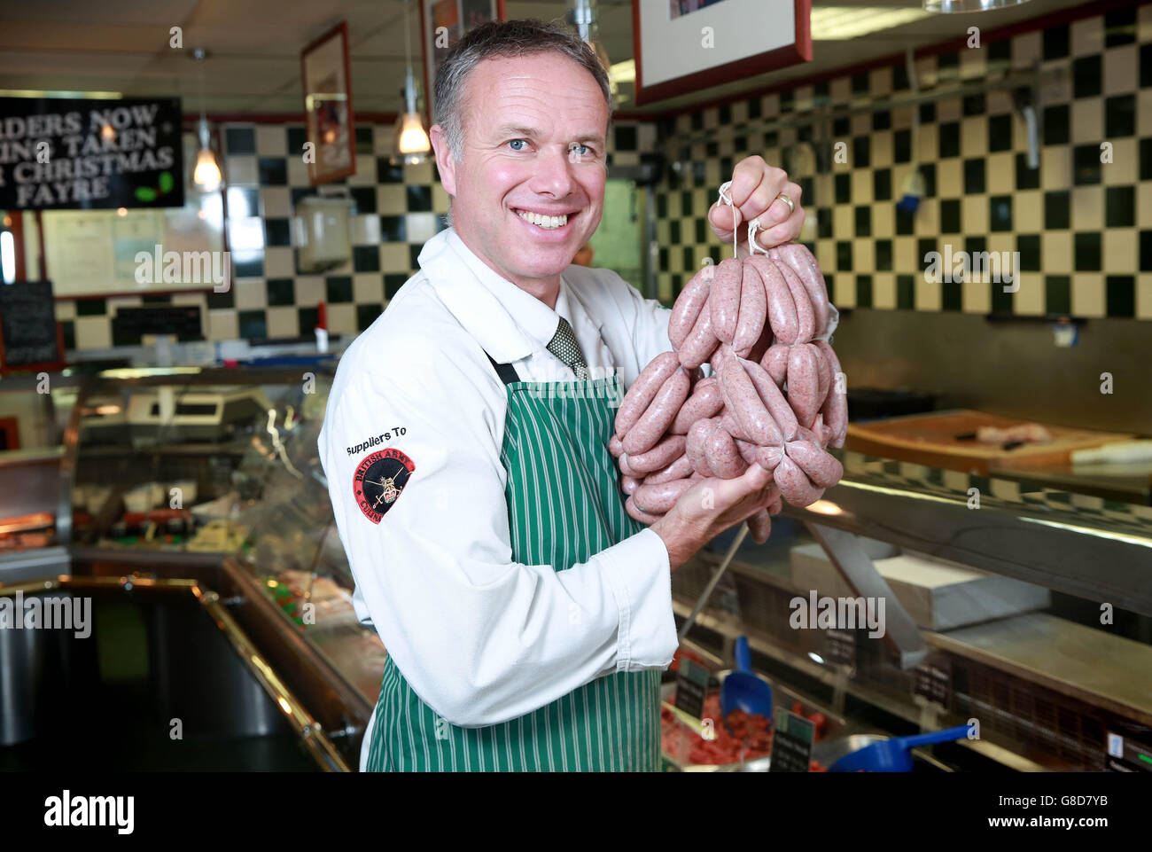 Жру сосиски. Продавец колбасы. Продавец сосисок. Продавец сосисок. Продавец сосисок.