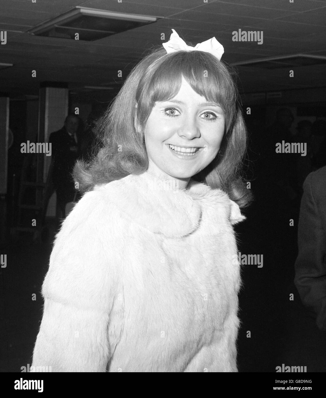 Pop singer Lulu leaves London Airport for Warsaw, where she was embarking on a 12-day tour of Poland. She is the first British female pop star to sing behind the Iron Curtain. Stock Photo