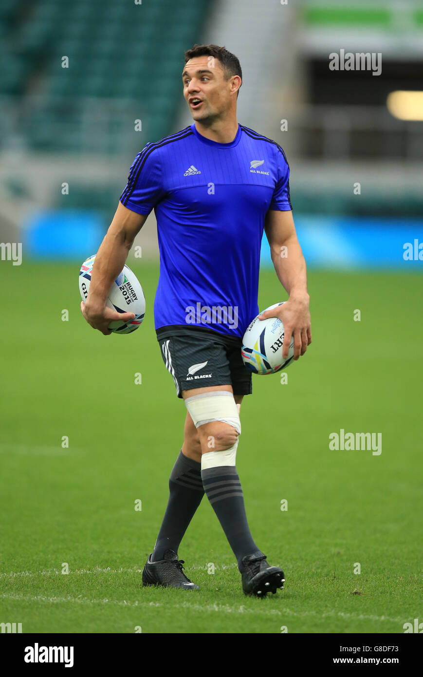 Dan carter 2015 world cup hi-res stock photography and images - Alamy