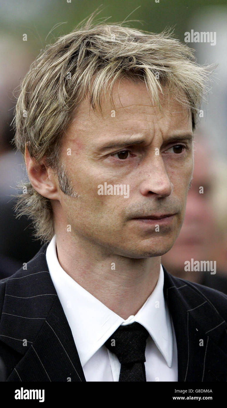 Scottish actor Robert Carlyle at the funeral of Robert McCann, make up artist to the stars. Stock Photo