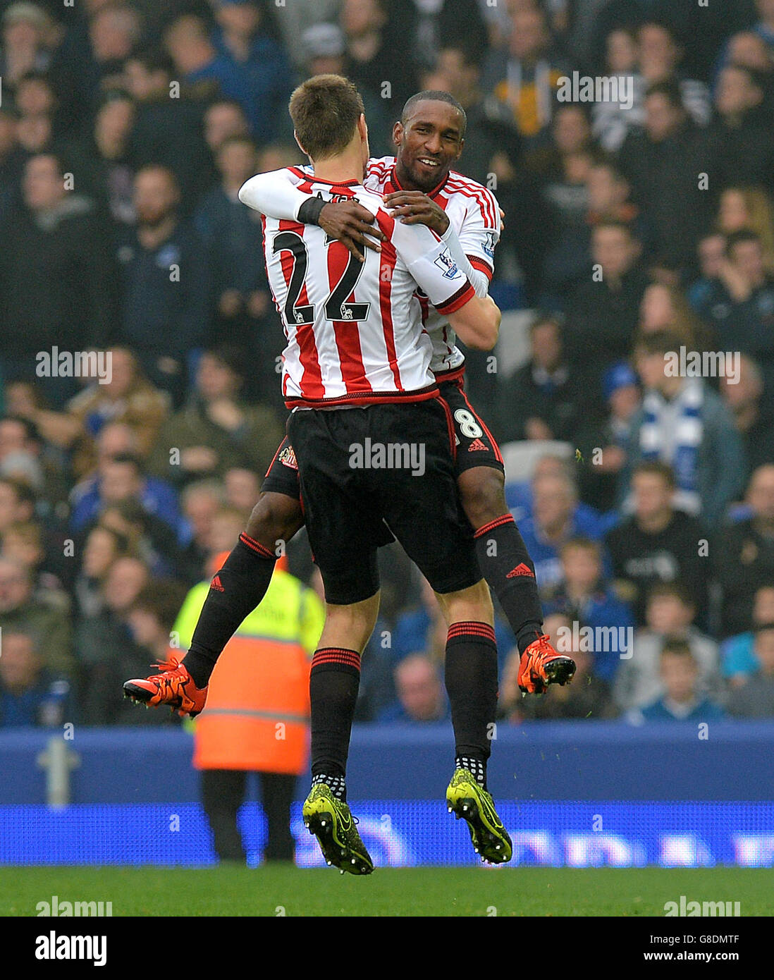 Sunderland's Jermain Defoe celebrates scoring his side's first goal ...