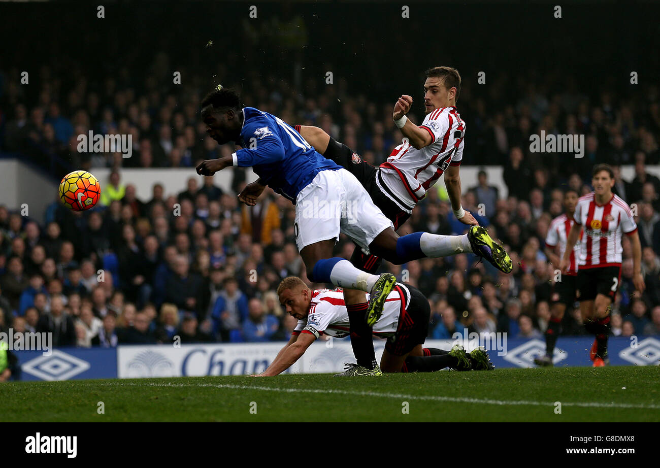 Sunderland's Sebastian Coates puts the ball into his own net for an own-goal and Everton's third as Everton's Romelu Lukaku leans in for a header Stock Photo