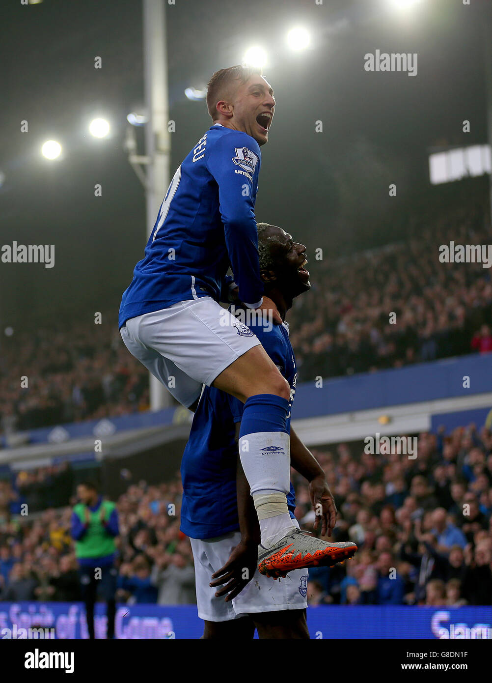 Soccer - Barclays Premier League - Everton v Sunderland - Goodison Park. Everton's Arouna Kone celebrates after scoring his team's fifth goal Stock Photo