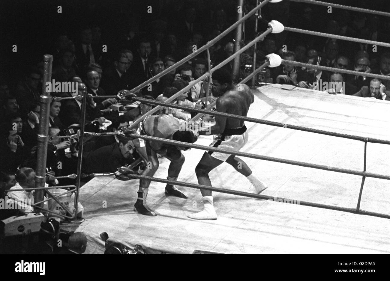World Heavyweight Championship Muhammad Ali V Brian London Earls Stock Photo Alamy