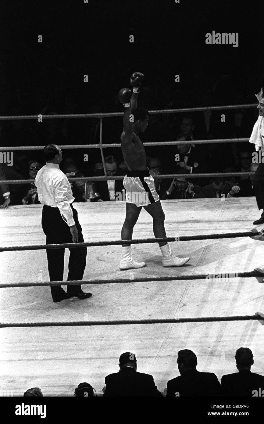 Muhammad Ali celebrates the knock-out in the third round of the World Heavyweight Championship at Earls Court Arena, London. Stock Photo