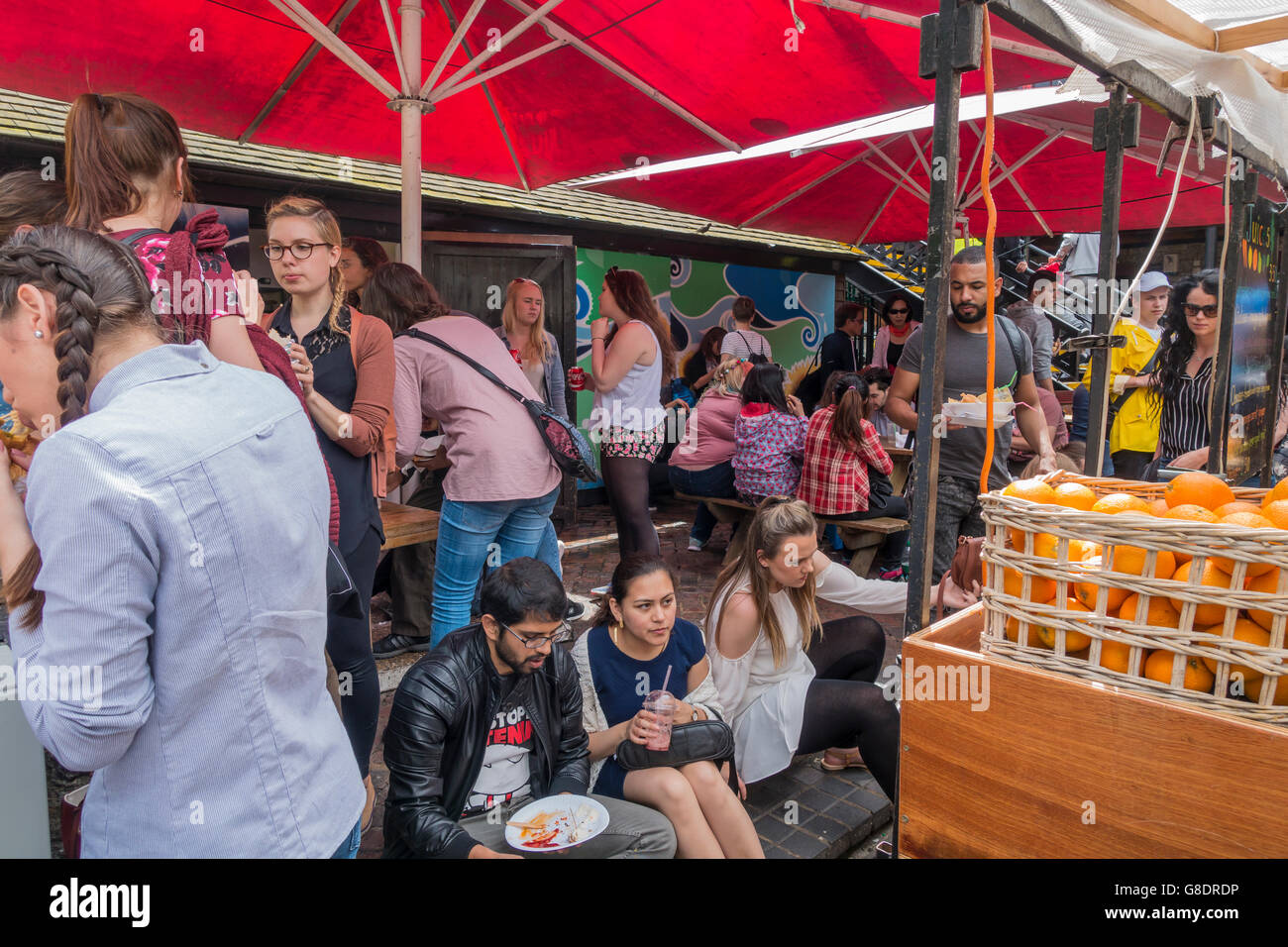 London street food market young hi-res stock photography and images - Alamy