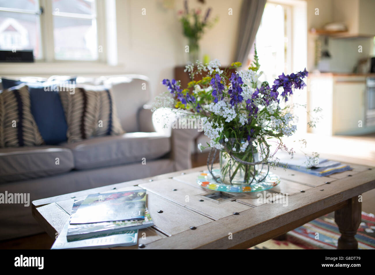 wild flowers in country cottage Stock Photo - Alamy