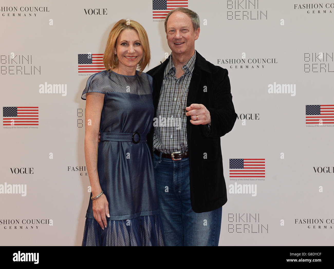 Berlin, Germany. 28th June, 2016. US-American ambassador John B. Emerson and his wife Kimberly at the fashion reception at the US embassy during the Mercedes-Benz Fashion Week in Berlin, Germany, 28 June 2016. PHOTO: BRITTA PEDERSEN/dpa/Alamy Live News Stock Photo