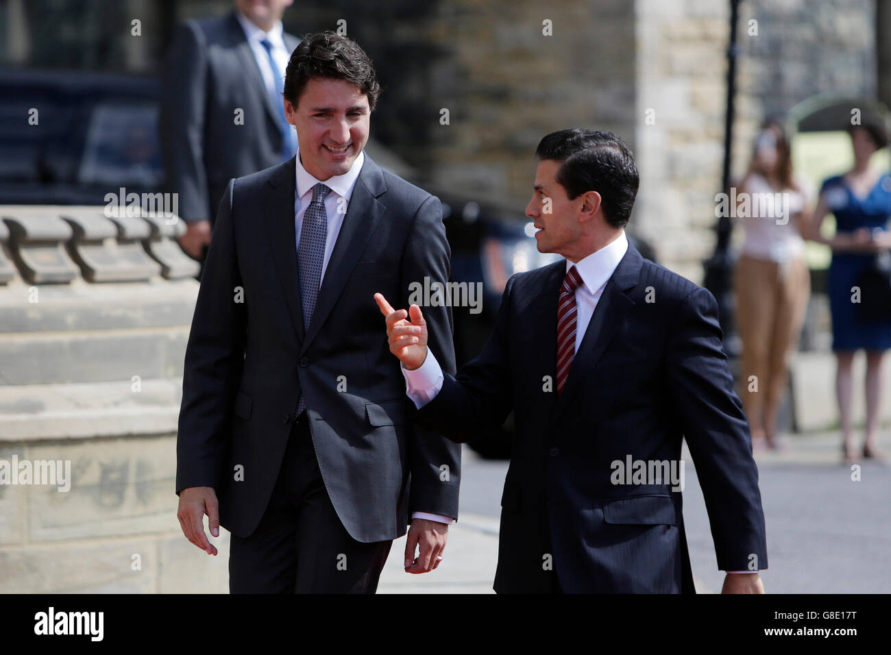Ottawa, Canada on June 28. 1st Dec, 2016. Canada's Prime Minister Justin Trudeau(L) walks with Mexican President Enrique Pena Nieto at Parliament Hill in Ottawa, Canada on June 28, 2016. Canadian Prime Minister Justin Trudeau Tuesday announced his government's intention to lift the visa requirement for Mexican visitors beginning on Dec. 1, 2016. © David Kawai/Xinhua/Alamy Live News Stock Photo