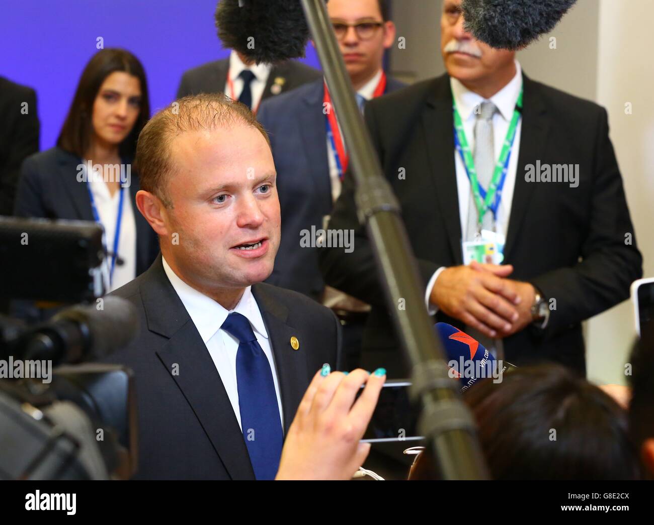 Brussels. 28th June, 2016. Malta's Prime Minister Joseph Muscat (L) arrives for the EU summit meeting at Brussels, Belgium on June 28, 2016. © Gong Bing/Xinhua/Alamy Live News Stock Photo