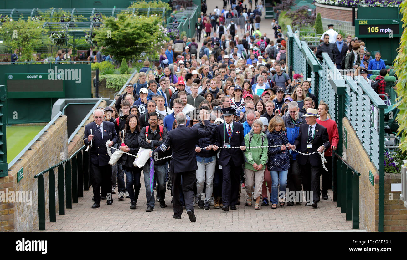 Wimbledon Crowd Enter Grounds For The Start Of Day 3 The Wimbledon Championships 2016 The Wimbledon Championships 2016 The All England Tennis Club, Wimbledon, London, England 29 June 2016 The All England Tennis Club, Wimbledon, London, England 2016 © Allstar Picture Library/Alamy Live News Credit:  Allstar Picture Library/Alamy Live News Stock Photo