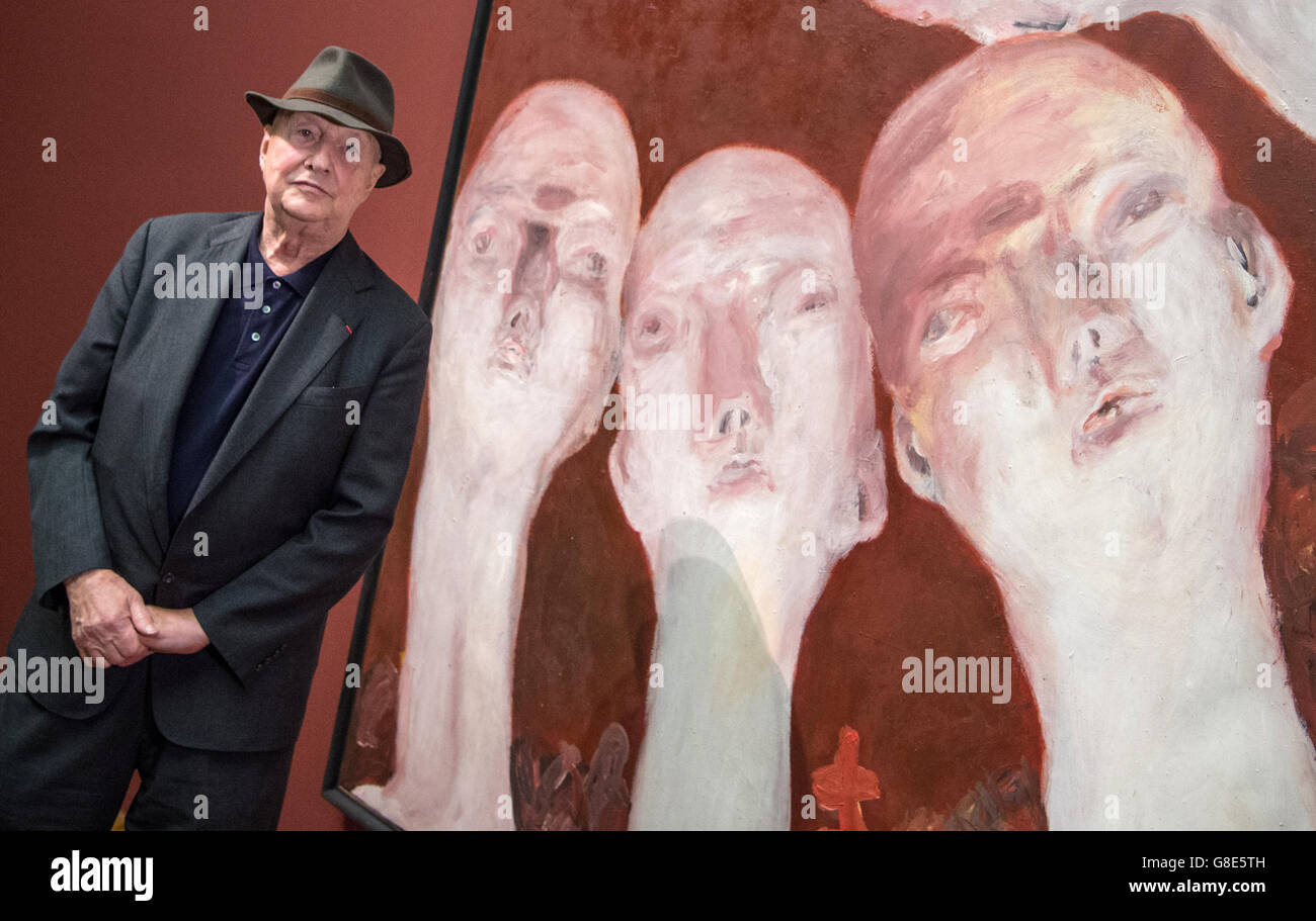 Frankfurt, Germany. 29th June, 2016. German artist Georg Baselitz seen in front of his work 'Oberon' in the exhibition 'Georg Baselitz. The Heroes' at the Staedel art museum in Frankfurt am Main, Germany, 29 June 2016. The monographic special exhibition features some 70 works by the painter. Credit:  dpa picture alliance/Alamy Live News Stock Photo