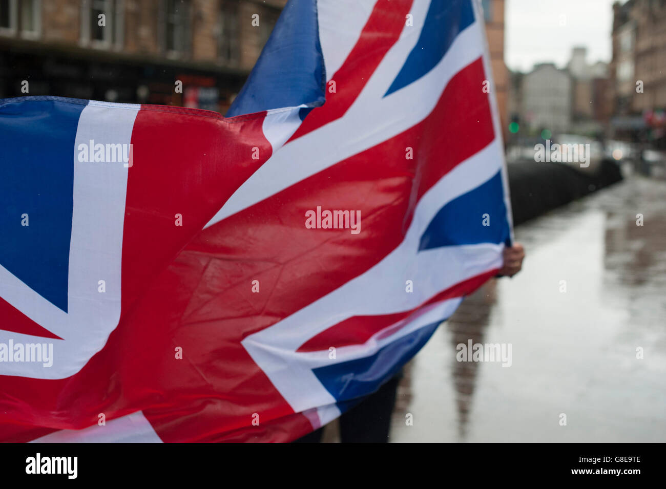 Glasgow, Scotland. 2nd July, 2016. The Orange walk in Glasgow organized by County Grand Lodge of Glasgow, despite the bad weather,  bands took Glasgow's streets for the annual Orange Walk. A shop of flags and pins. Credit:  Pep Masip/Alamy Live News Stock Photo