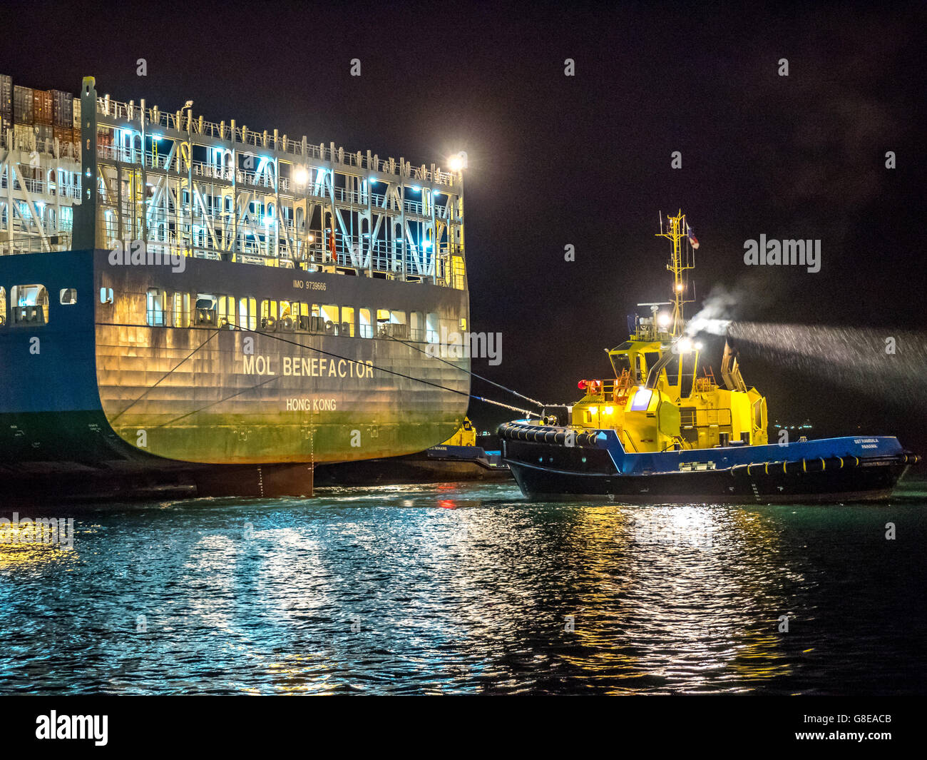 Manzanillo Bay, Colon, PanamaTug Boat pulling MOL Benefactor to dock on berth 8 at MIT Credit:  Nitram Airo/Alamy Live News Stock Photo