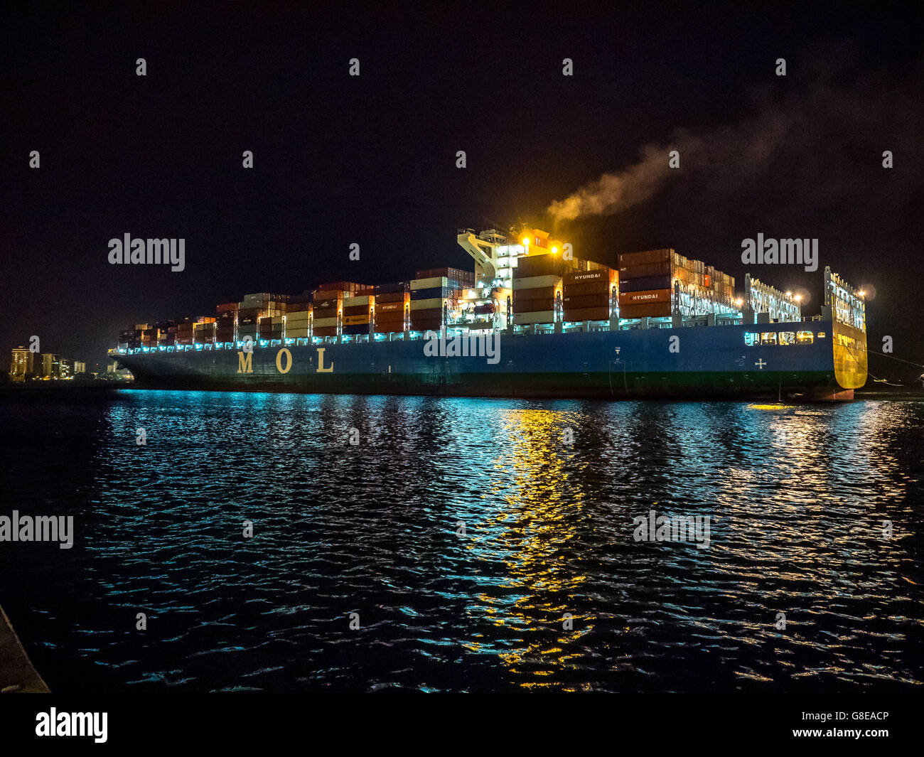 Manzanillo Bay, Colon, Panama. 1st July, 2016. MOL Benefactor manouvering to dock on berth 8 at Manzanillo International Terminal, the first call of a Neo Panamax in the history of MIT and of Colon, Panama Credit:  Nitram Airo/Alamy Live News Stock Photo