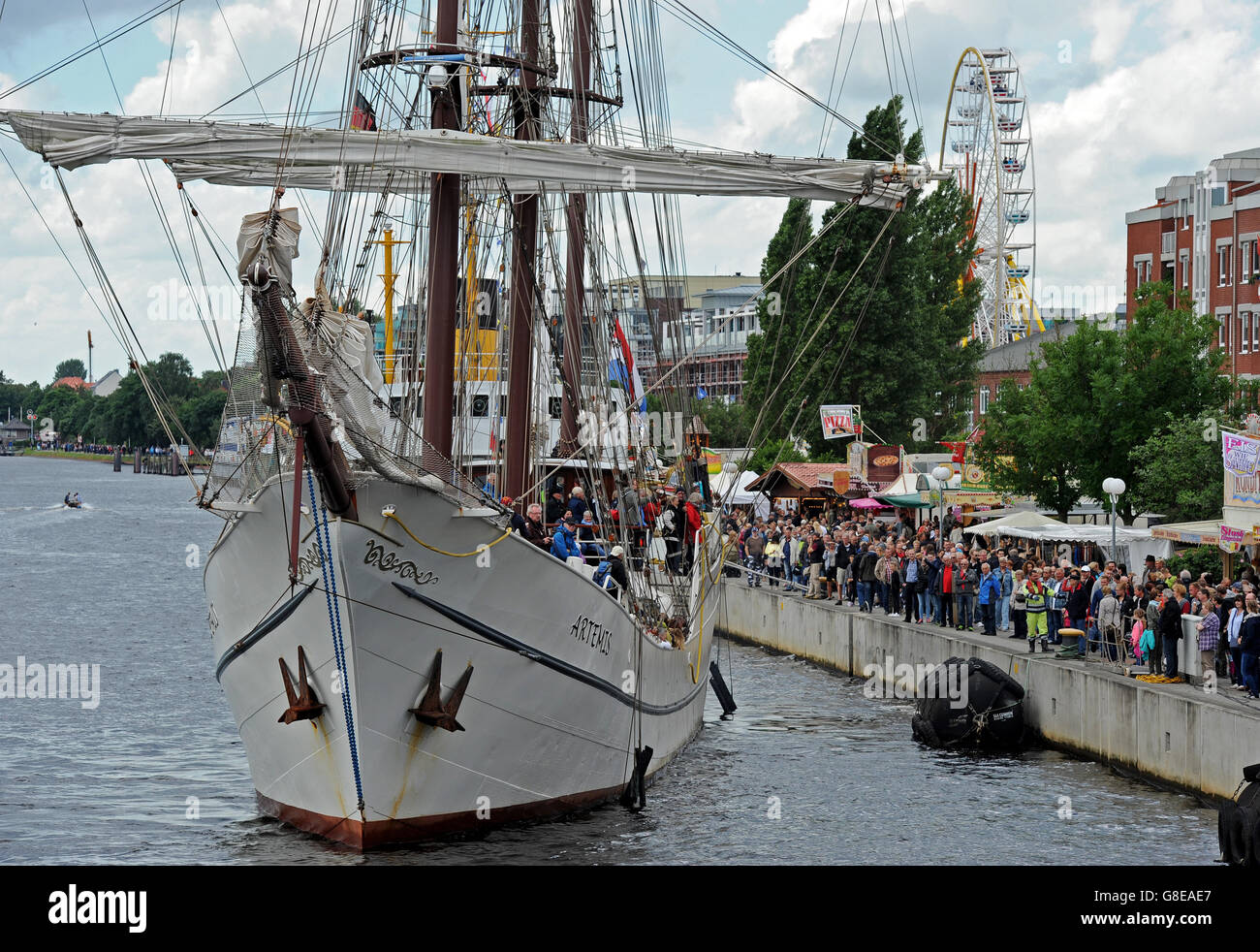 Wilhelmshaven, Germany. 2nd July, 2016. The Dutch bark 'Artemis' visiting the 42nd Weekend in Wilhelmshaven, Germany, 2 July 2016. The city festival is known as one of the biggest maritime summer festivals in the North-West. This year, the event is suffering from unsteady weather conditions. PHOTO: INGO WAGNER/dpa/Alamy Live News Stock Photo
