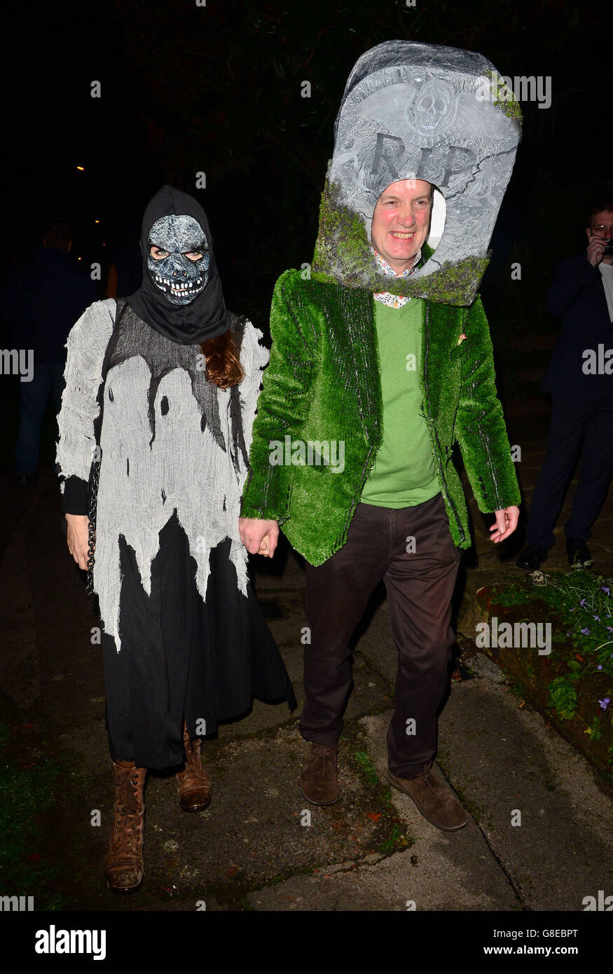 Frank Skinner arrives at a halloween party hosted by Jonathan Ross at his home in north London. Stock Photo
