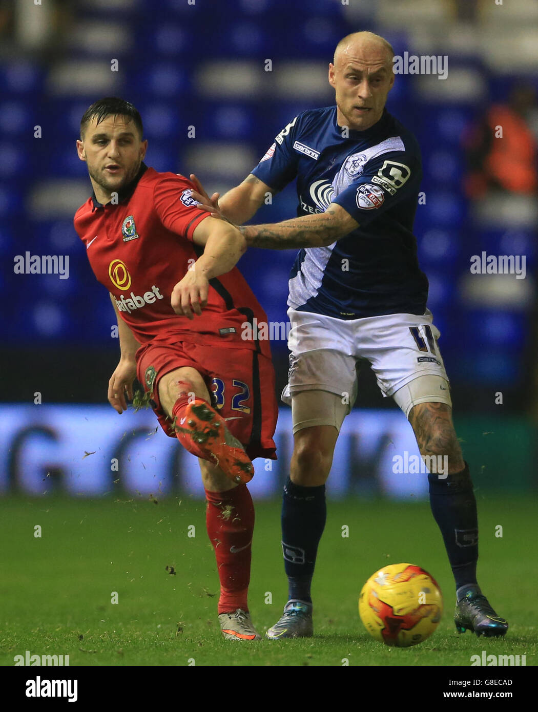 Blackburn Rovers' Craig Conway (left) battles for the ball with Birmingham City's David Cotterill during the Sky Bet Championship match at St Andrews, Birmingham. PRESS ASSOCIATION Photo. Picture date: Tuesday November 3, 2015. See PA story SOCCER Birmingham. Photo credit should read: Nick Potts/PA Wire. Online in-match use limited to 75 images, no video emulation. No use in betting, games or single club/league/player Stock Photo