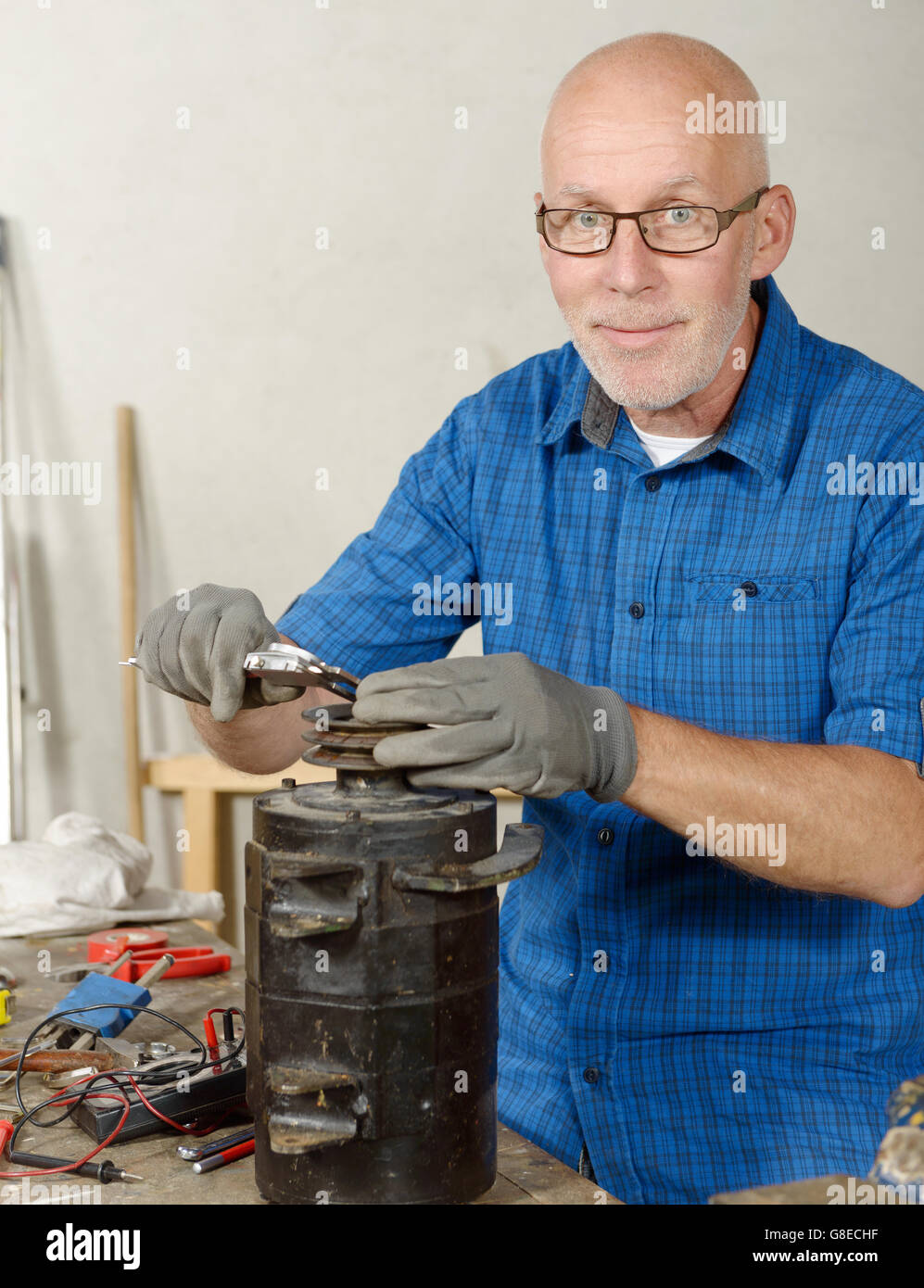 a man with antique generator for the car Stock Photo - Alamy