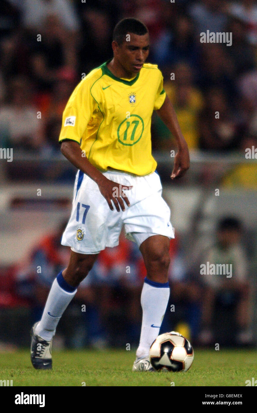 Soccer - FIFA Confederations Cup 2005 - Group B - Japan v Brazil - World Cup Stadium. Gilberto Silva, Brazil Stock Photo