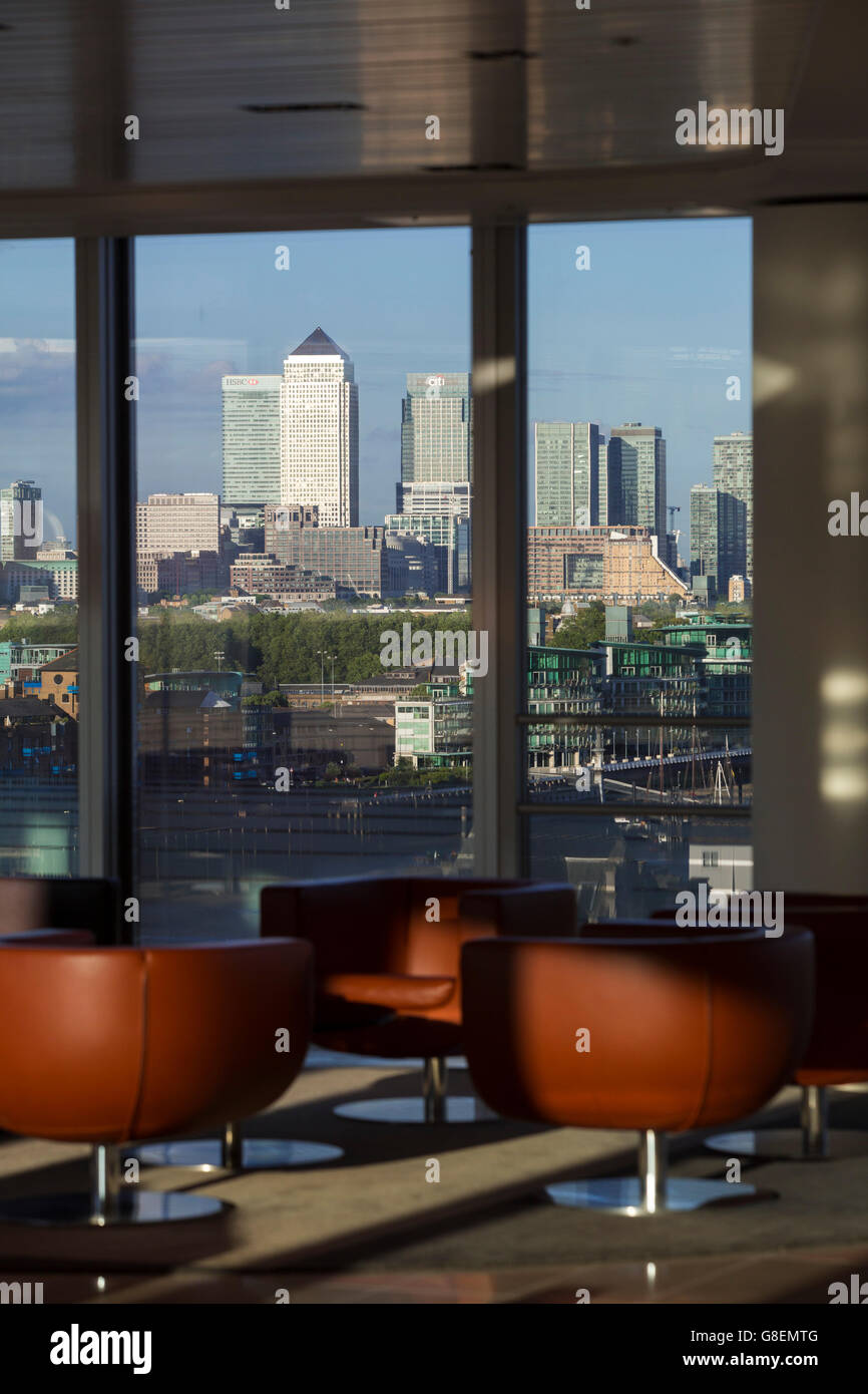 Canary wharf office window hi-res stock photography and images - Alamy