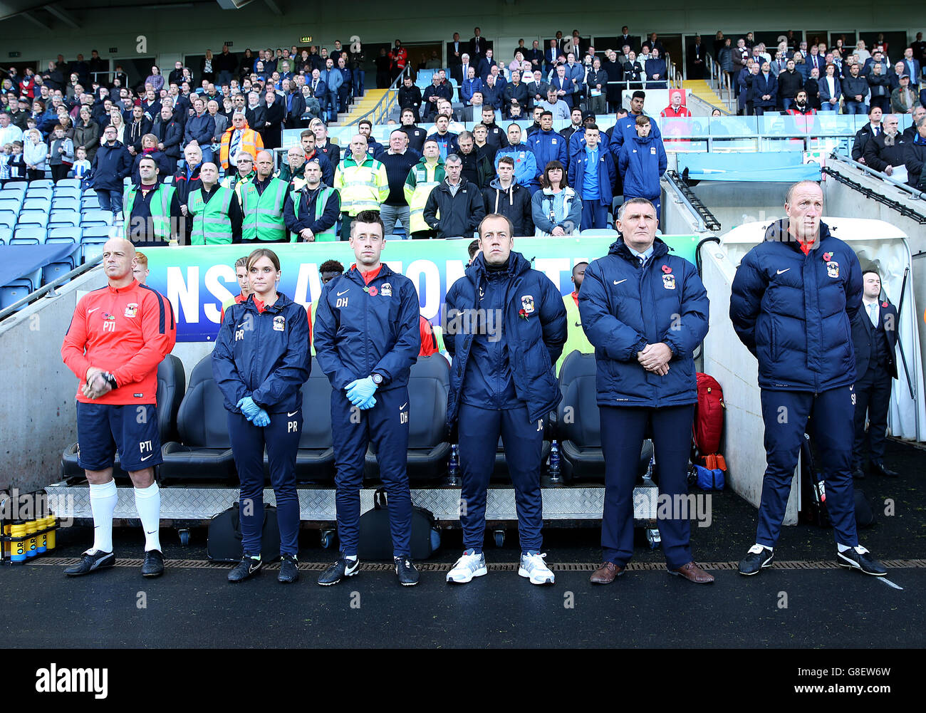 Soccer - Emirates FA Cup - First Round - Coventry City v Northampton Town - Ricoh Arena. The Coventry City bench during a minute's silence Stock Photo