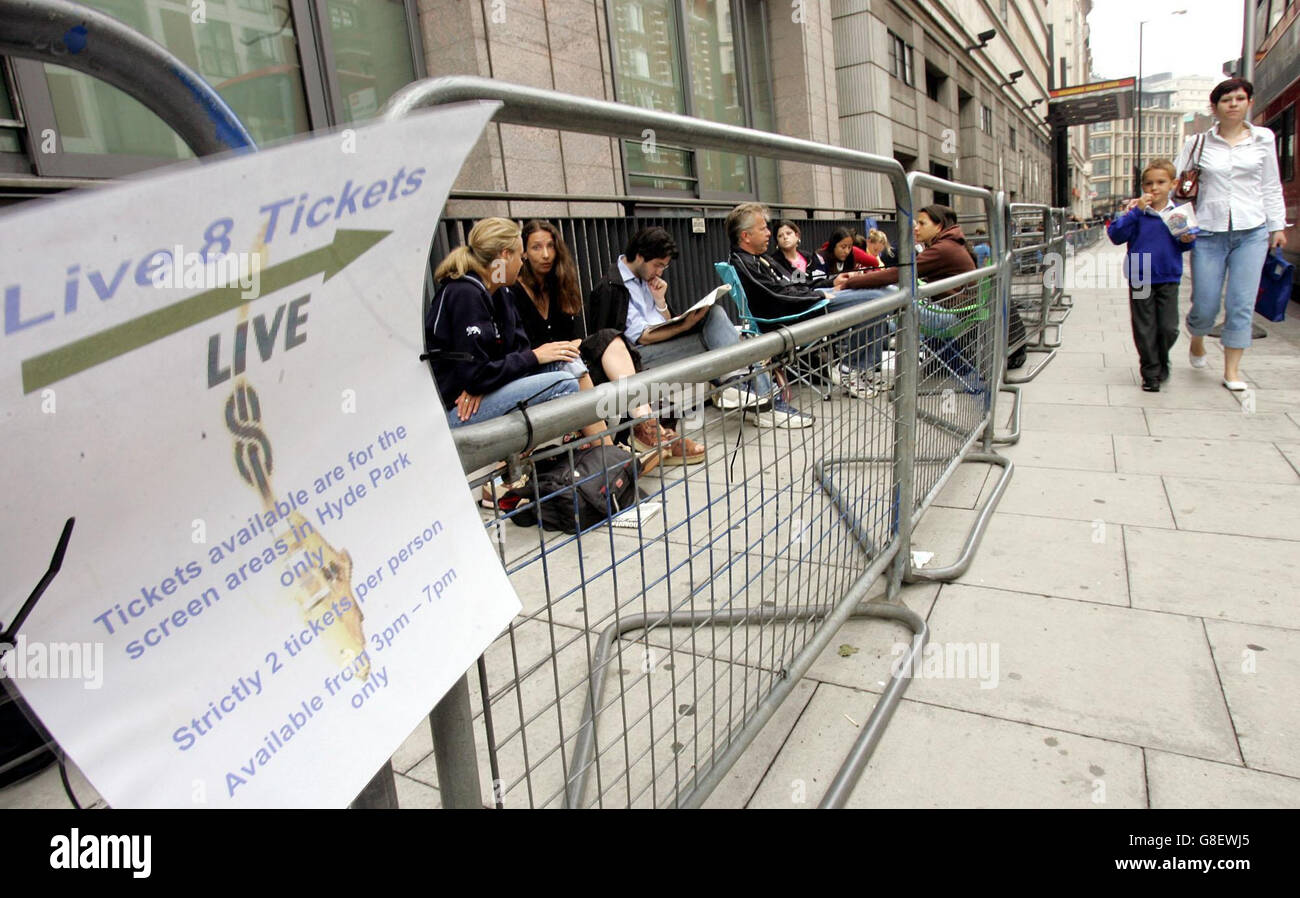 A sign directs fans to the entrance where fans can buy Live8 tickets ...